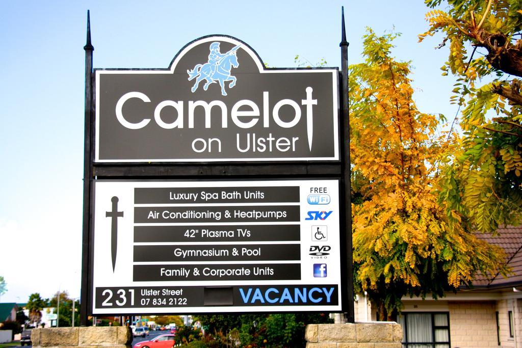 Camelot On Ulster Hamilton Exterior foto