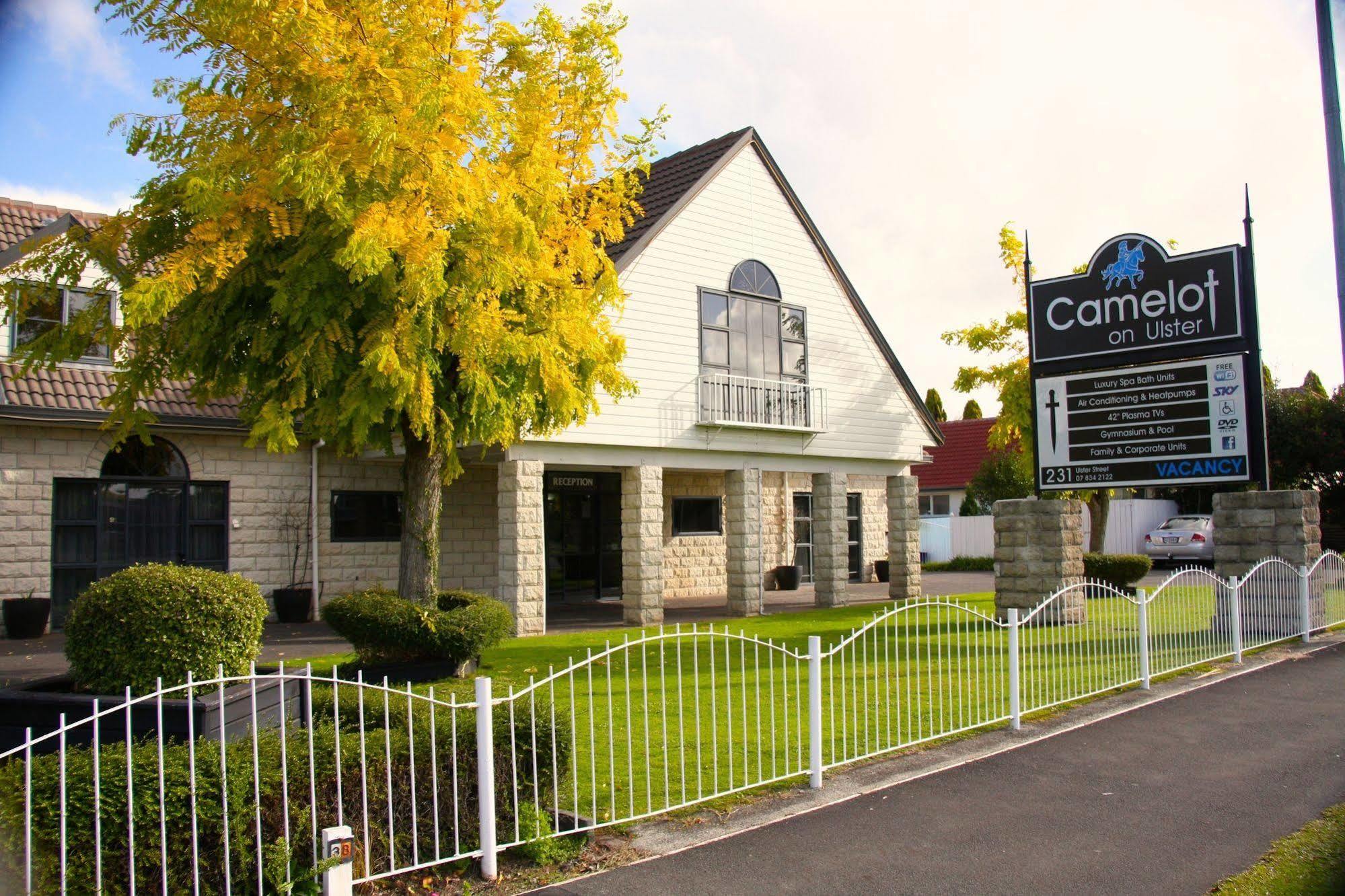 Camelot On Ulster Hamilton Exterior foto